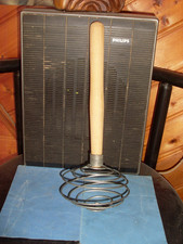 BATTEUR à OEUFS ( type Fouet à fils ) , manche en bois blanc , D=10,8cm / H=30cm