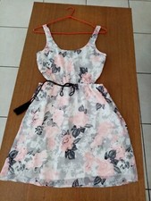 ROBE BLANCHE  FLEURIE MARQUE JENNYFER TAILLE S  36/38