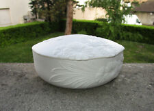 Ancienne belle boîte ou bonbonnière en biscuit de porcelaine Kaiser KPM Berlin.