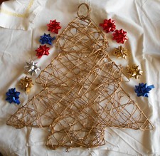 Petit sapin de Noël : cadre en métal doré, rosettes multicolores, 39x40 cm