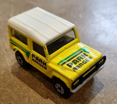 Land rover yellow - rover, ranger