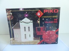 62202 / ECHELLE G PIKO MAQUETTE A CONSTRUIRE THE VILLAGE INN CHRISTMAS SERIES