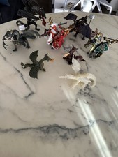 GROS LOT CHEVALIERS ET DRAGONS TOUS MARQUE PAPO UN FLUORESCENT ET UN NEUF