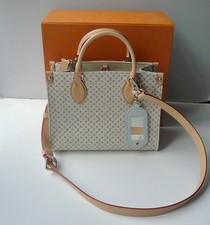 LOUIS VUITTON Cabas ON THE GO