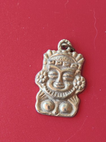 Petit pendentif ancien vintage