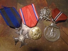 LOT DIVERS MEDAILLES BROCHE