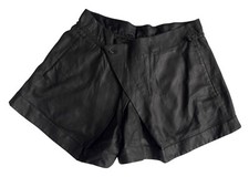 Jupe-short croisée noir en cuir Marithé & François Girbaud – Cravatatakiller