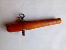 Ancien robinet en bois pour