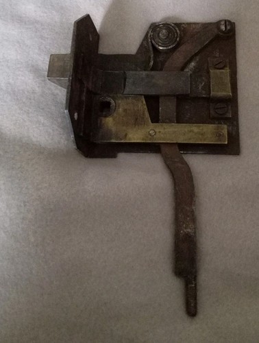 Ancienne serrure ressort - ancienne,