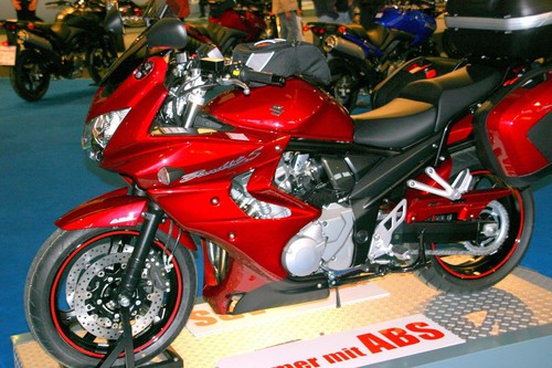 Peinture carrosserie rouge - carrosserie:,