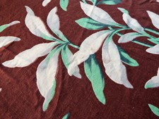 Tissu de dessus de lit vintage ancien fond marron feuilles vertes 