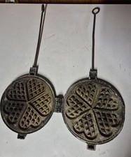 Gaufrier à main ancien en fonte moule coeur