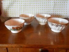 4 Petits Bols en Porcelaine 