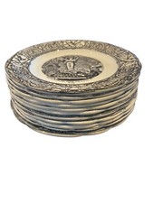 Lot 11 Anciennes assiettes à thème parlantes en faïence de Gien Jeanne d'Arc