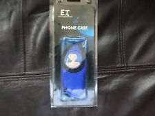 ET l'étui pour téléphone portable extra terrestre contient l'ancien téléphone 5x11cm Nokia 3310.