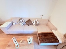 Canapé d’angle beige - Design moderne - quasi neuf (table basse offerte)