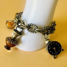 Ancien bracelet vintage à breloques gateau réveil - charm bracelet - bakelite ?