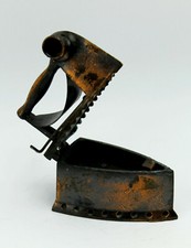 ANCIEN TAILLE CRAYON - FER A