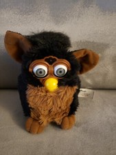 Jouet Furby noir et marron de