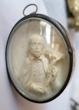 ANCIEN RELIQUAIRE MEDAILLON VERRE BONBE PLATRE LAITON  SAINT FRANCOIS REGIS