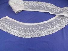 Galon ancien de dentelle pour Bas D'aube de Prêtre , 4m40 X 15 cm.