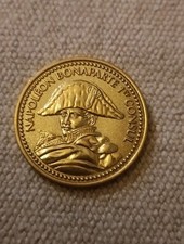 MEDAILLE EN METAL DORE - NAPOLEON BONAPARTE 1er CONSUL