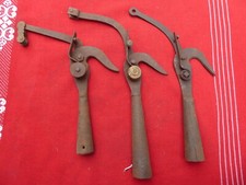 LOT : echenilloir à ressort spiral outil ancien