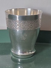 Timbale gobelet métal blanc poinçon monogramme F J