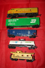 BACHMANN TYCO HO RAME US LOCOMOTIVE UNION PACIFIC 537 WAGONS TRAIN ELECTRIQUE