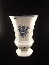 Vase en faïence signé Lallier à Moustiers