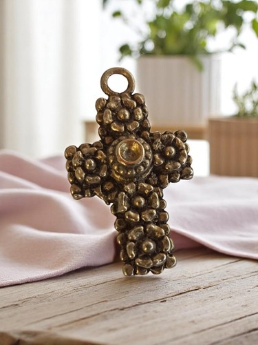 Pendentif croix vintage métal
