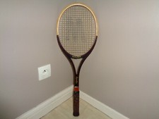 raquette de tennis ancienne et