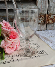 ANCIEN VERRE DE MARIEE SUR PIED GRAVE RAISINS SOUVENIR DE LA FETE AMITIE