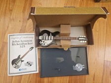 Atlas Editions John Lennon The Beatles Rickenbacker 325 Mini Réplique Guitare