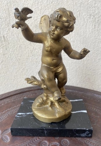 Statue ange enfant ailé