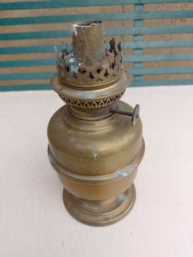 Ancienne lampe pétrole - à, en