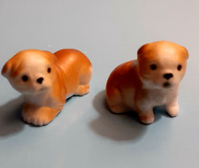 FEVES 2 CHIOTS porcelaine creuse décor marron D: 2,4 x 2cm Région PACA