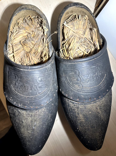 Rare paire sabots - !, de