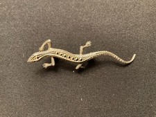# Broche en argent lézard salamandre orné de pierres strass argentés