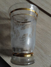 ancien verre avec motif de