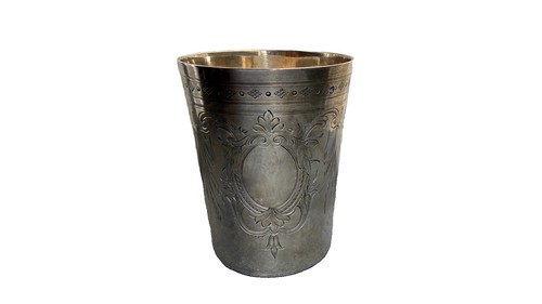 Belle timbale ancienne - , en