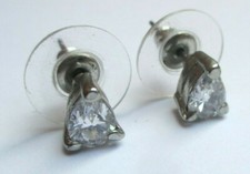 Boucles d'oreilles clou couleur argent solitaire cristal diamant bijou vintage 8