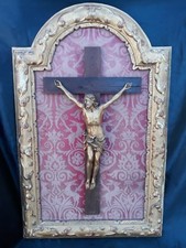 Crucifix Christ bronze doré d'époque 18ème cadre bois doré Christ sculpture