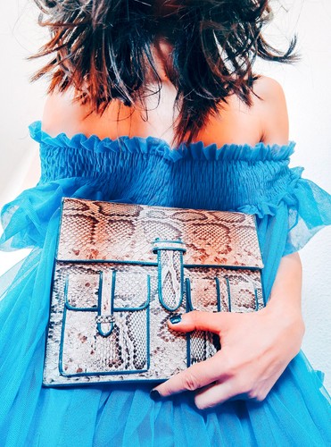 Sac main pochette peau - main,