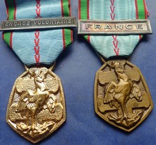 2 COMMÉMORATIVE 39-45 Barrettes "ENGAGÉ VOLONTAIRE" et "FRANCE"