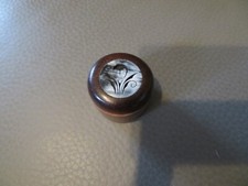 ancienne boite en bois d'australie avec un petit coeur au centre