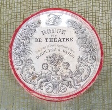 Boite rouge de théâtre N°18. Dorin fabricant à Paris. Début XX ème siècle.