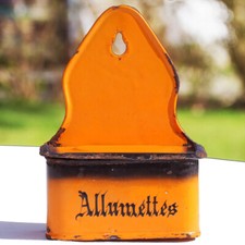 Ancienne boîte à allumettes en tôle émaillée orange