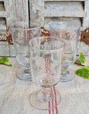 3 ANCIENS VERRES MOULES SUR PIED 1900