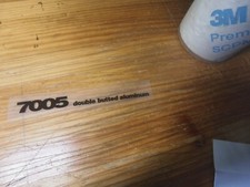 Autocollant autocollant